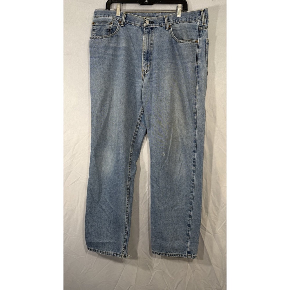 Levi's Blue Jeans Men's Distressed 550 Size‎ 38x32 550 Relaxed Straight Med Wash
